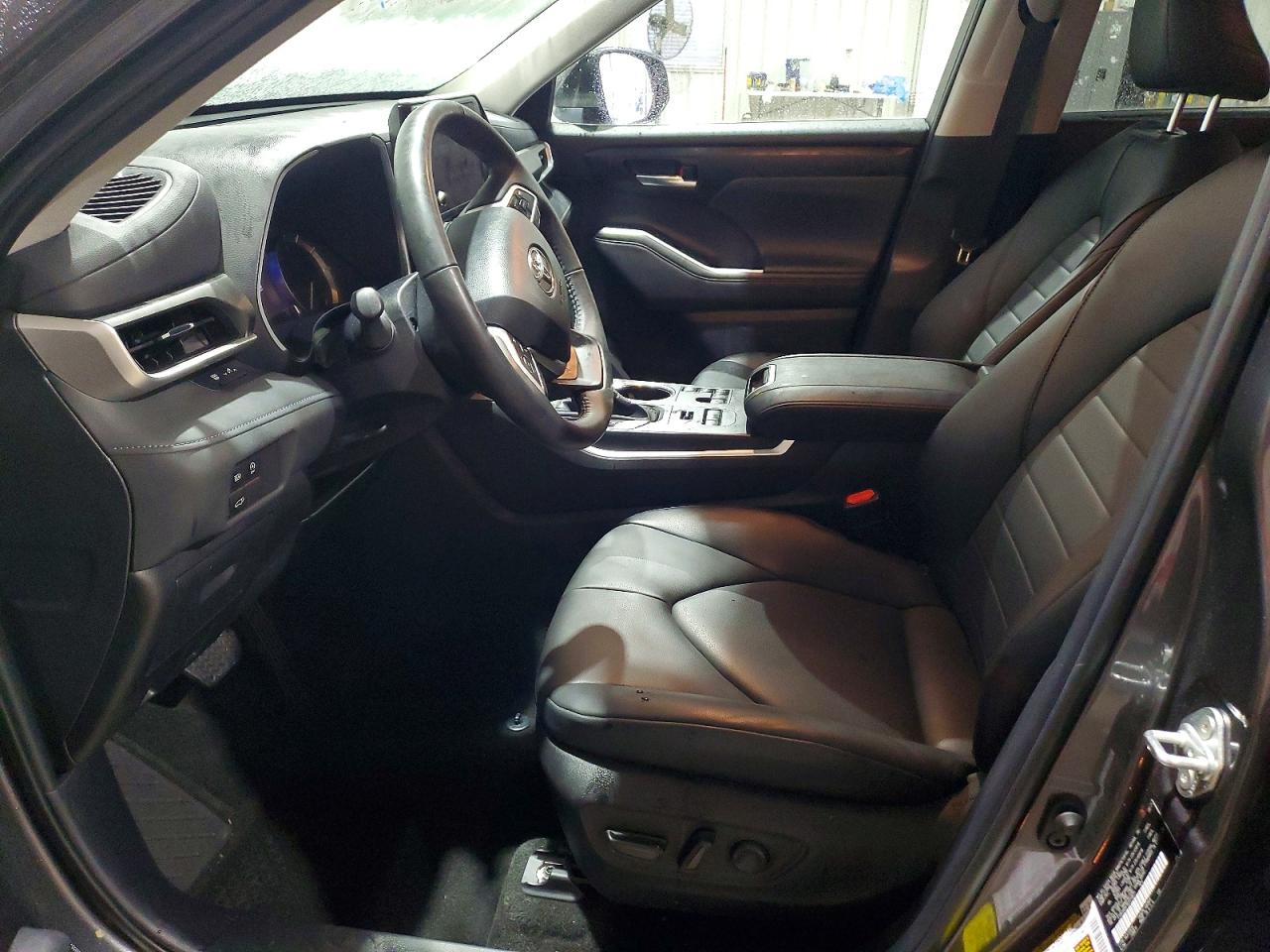 2024 TOYOTA HIGHLANDER LE photo 7