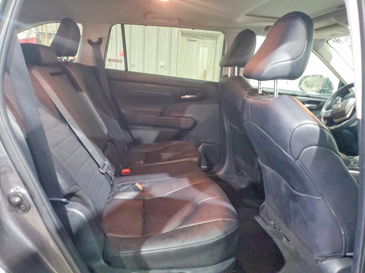 2024 TOYOTA HIGHLANDER LE photo 11