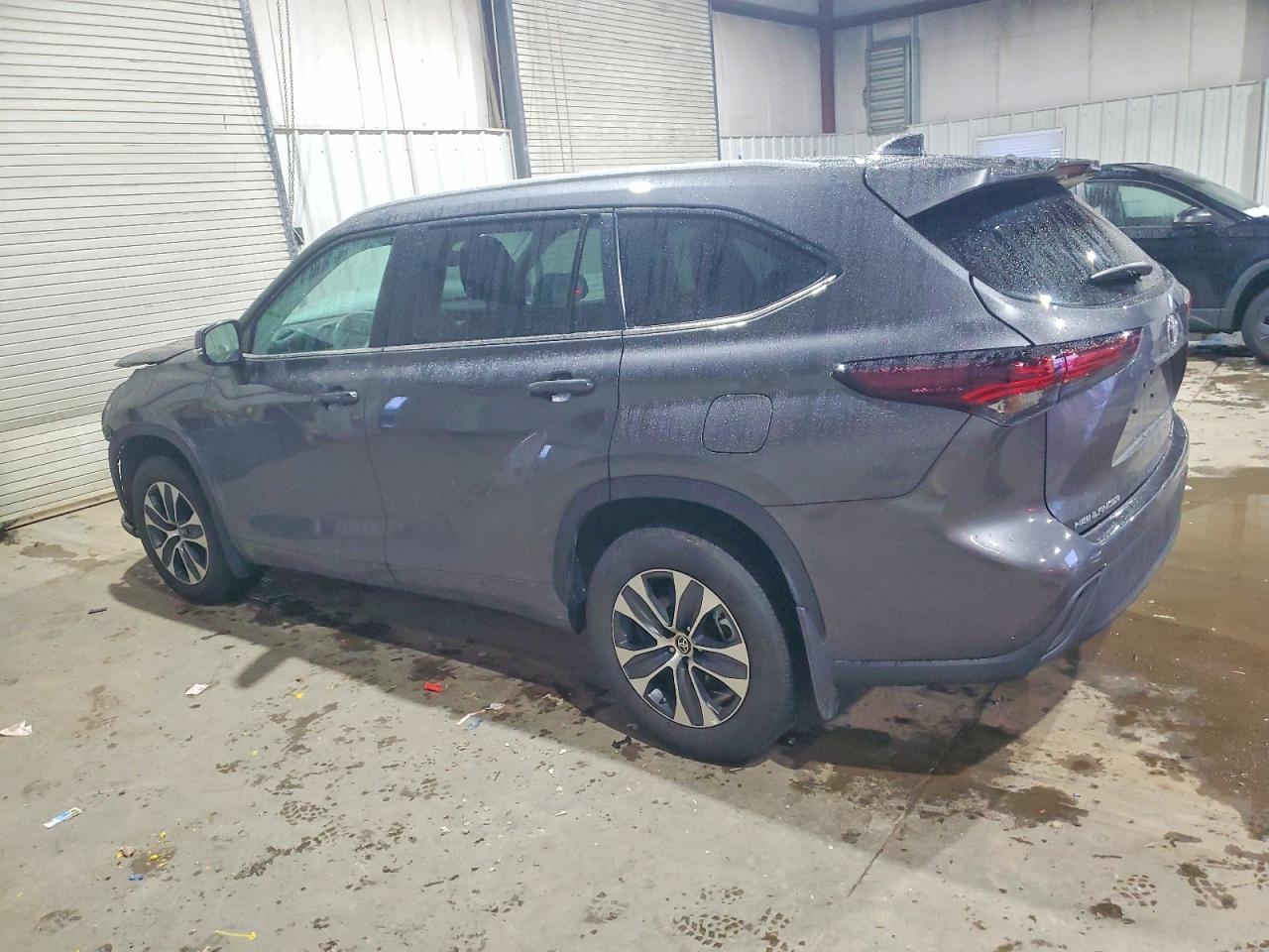 2024 TOYOTA HIGHLANDER LE photo 2