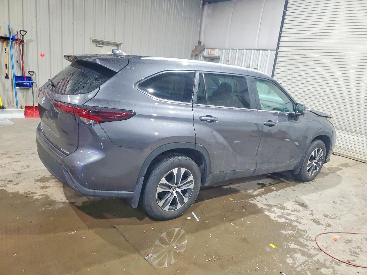 2024 TOYOTA HIGHLANDER LE photo 3