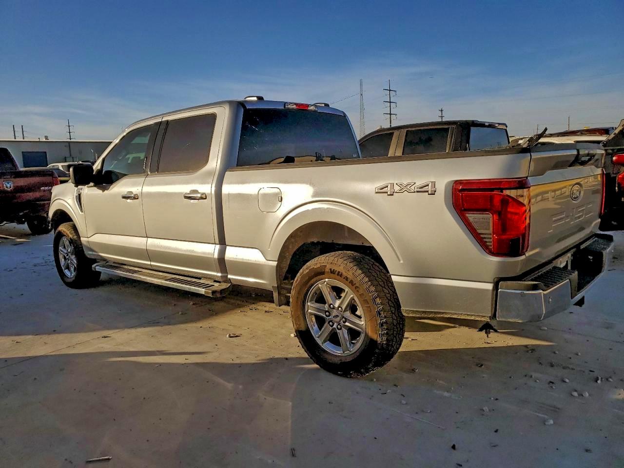 2024 FORD F150 XLT photo 2