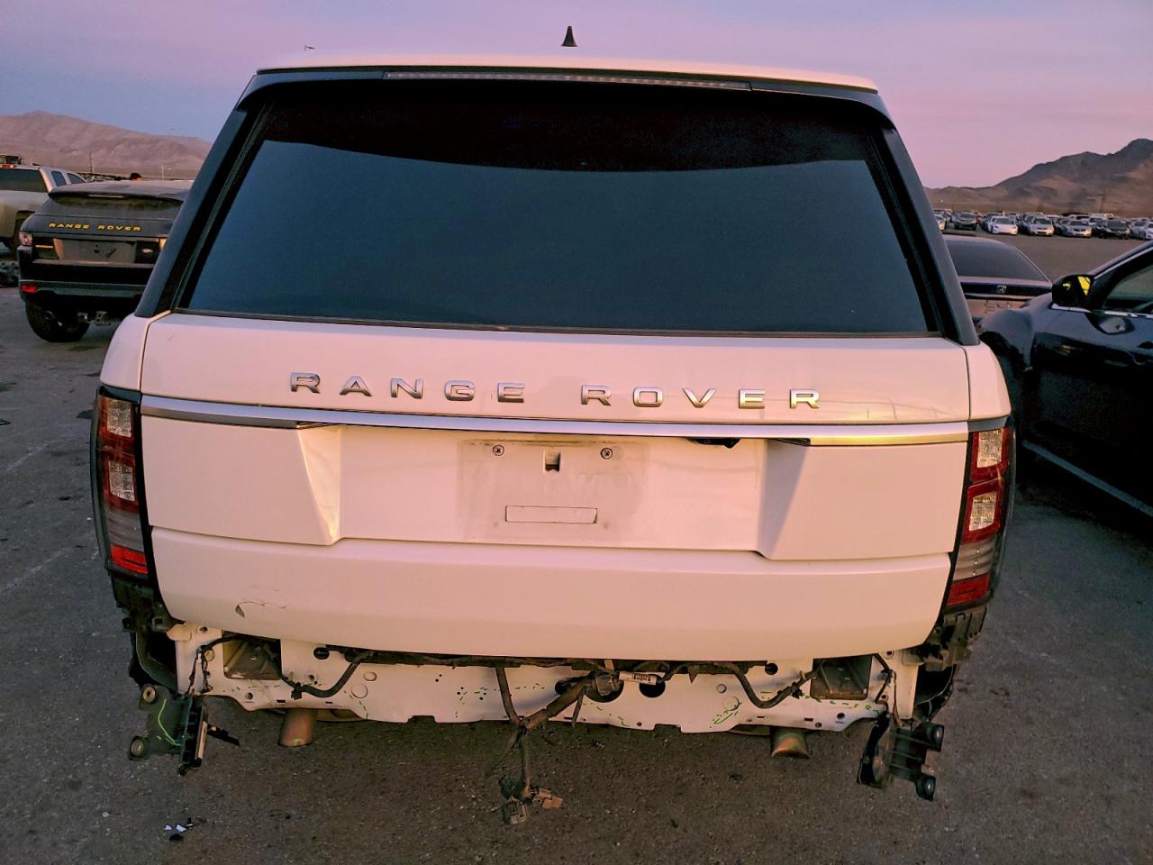 2017 LAND ROVER RANGE ROVER HSE photo 6