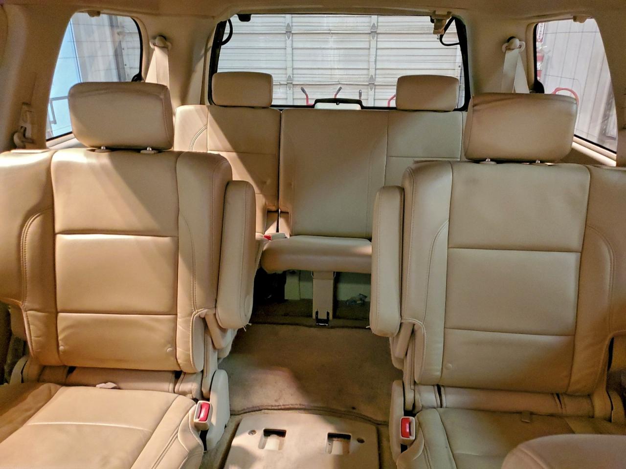 2010 INFINITI QX56 photo 19