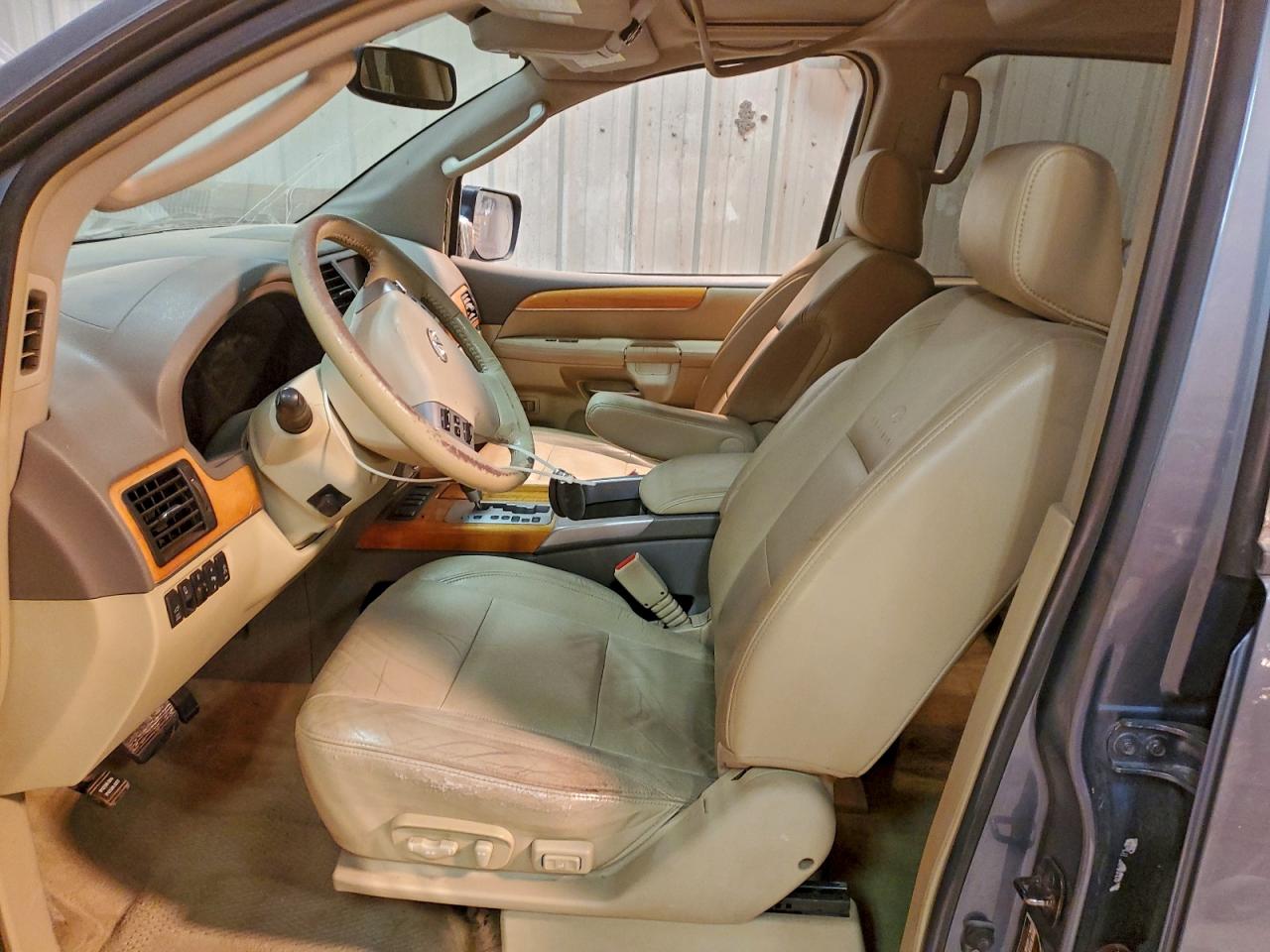 2010 INFINITI QX56 photo 13