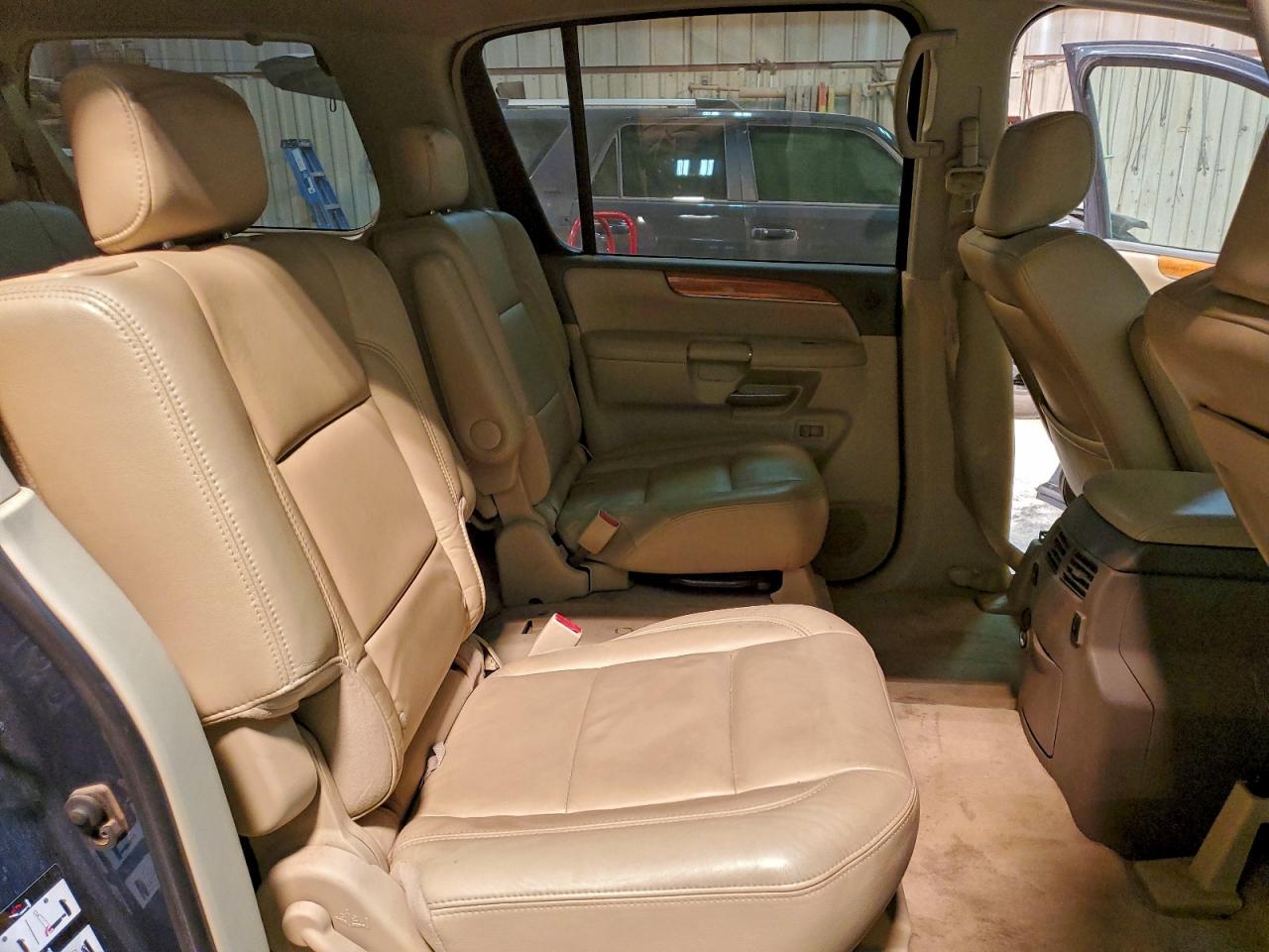 2010 INFINITI QX56 photo 21