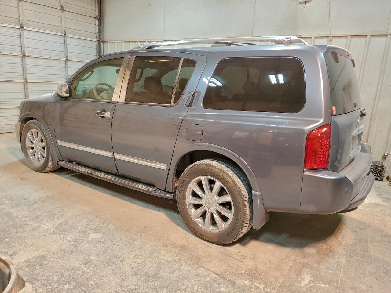 2010 INFINITI QX56 photo 3