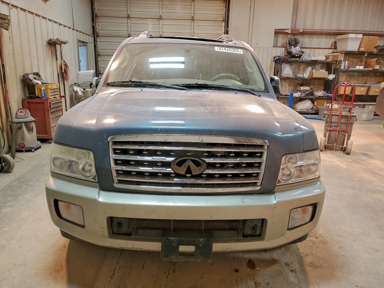 2010 INFINITI QX56 photo 9