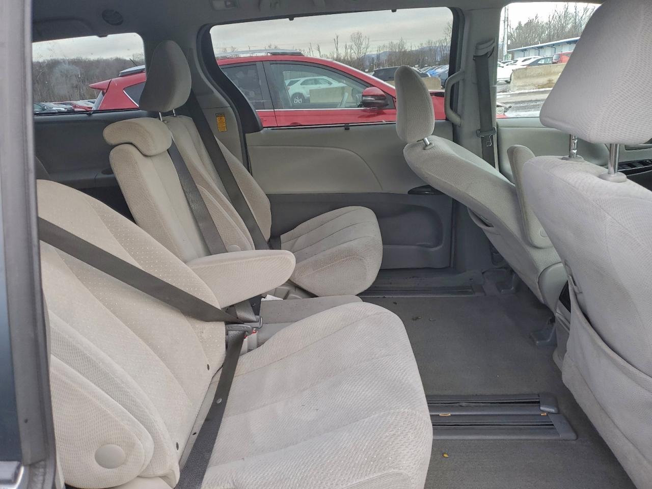 2014 TOYOTA SIENNA LE photo 11