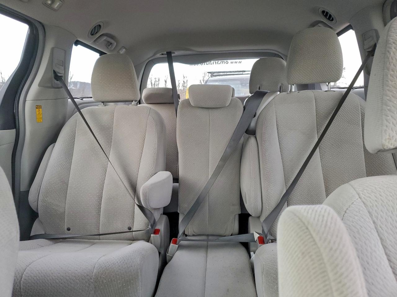 2014 TOYOTA SIENNA LE photo 10