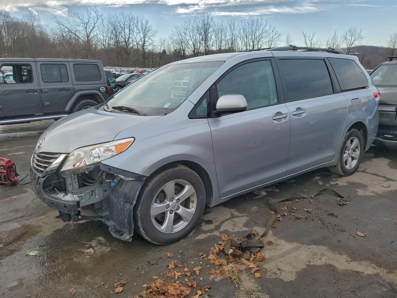 2014 TOYOTA SIENNA