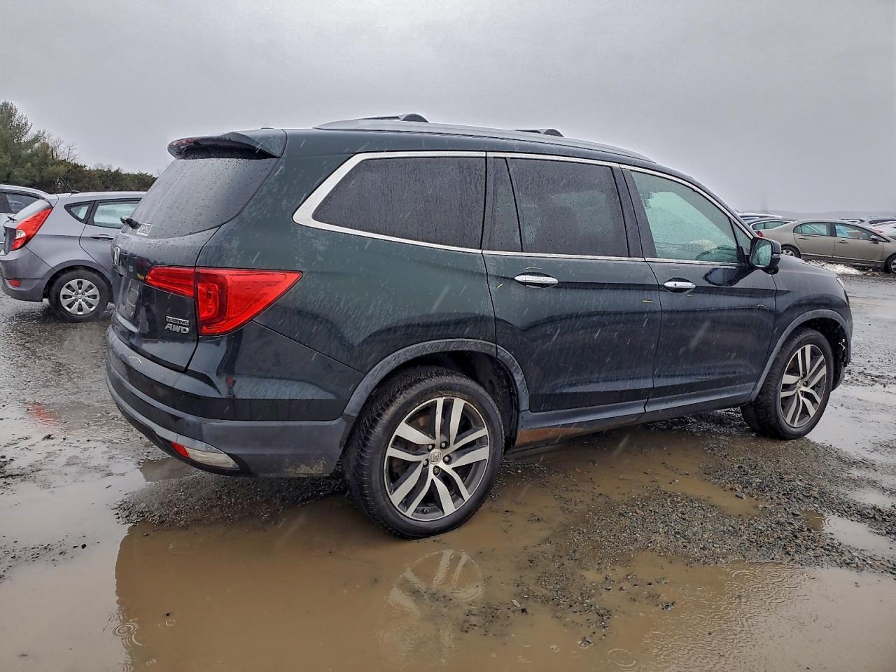 2016 HONDA PILOT TOURING photo 3