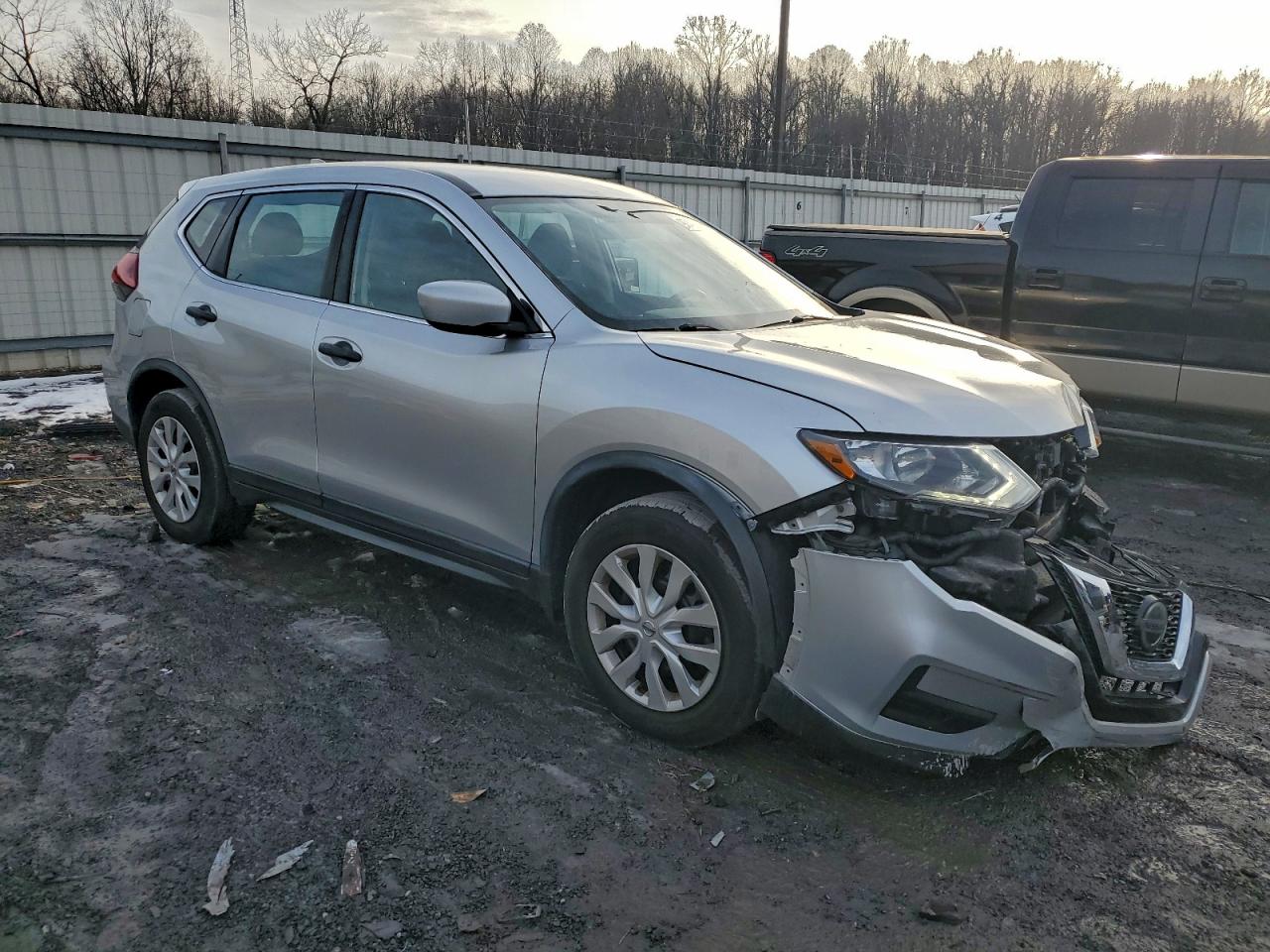 2018 NISSAN ROGUE S photo 4