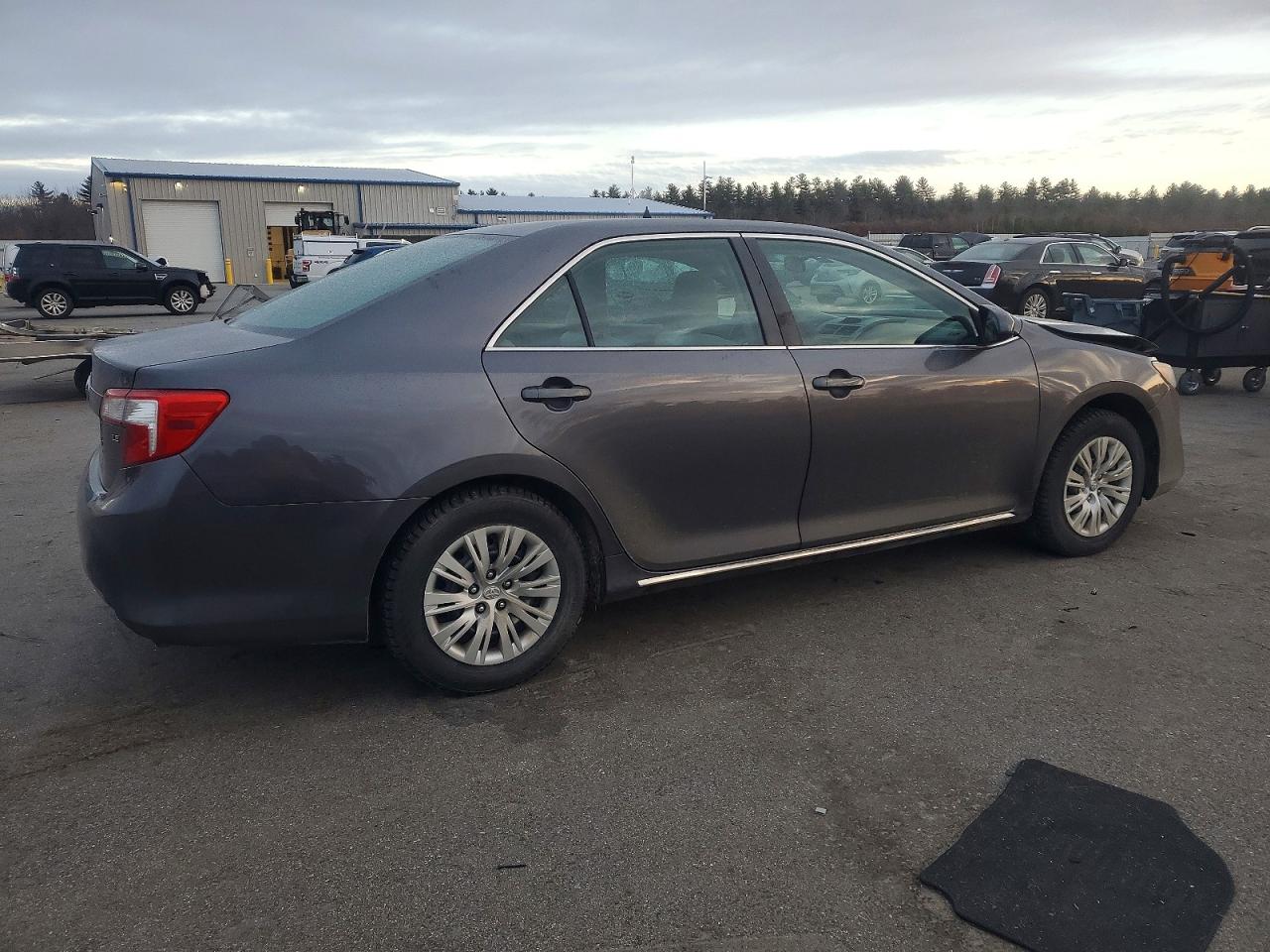 2014 TOYOTA CAMRY L photo 5