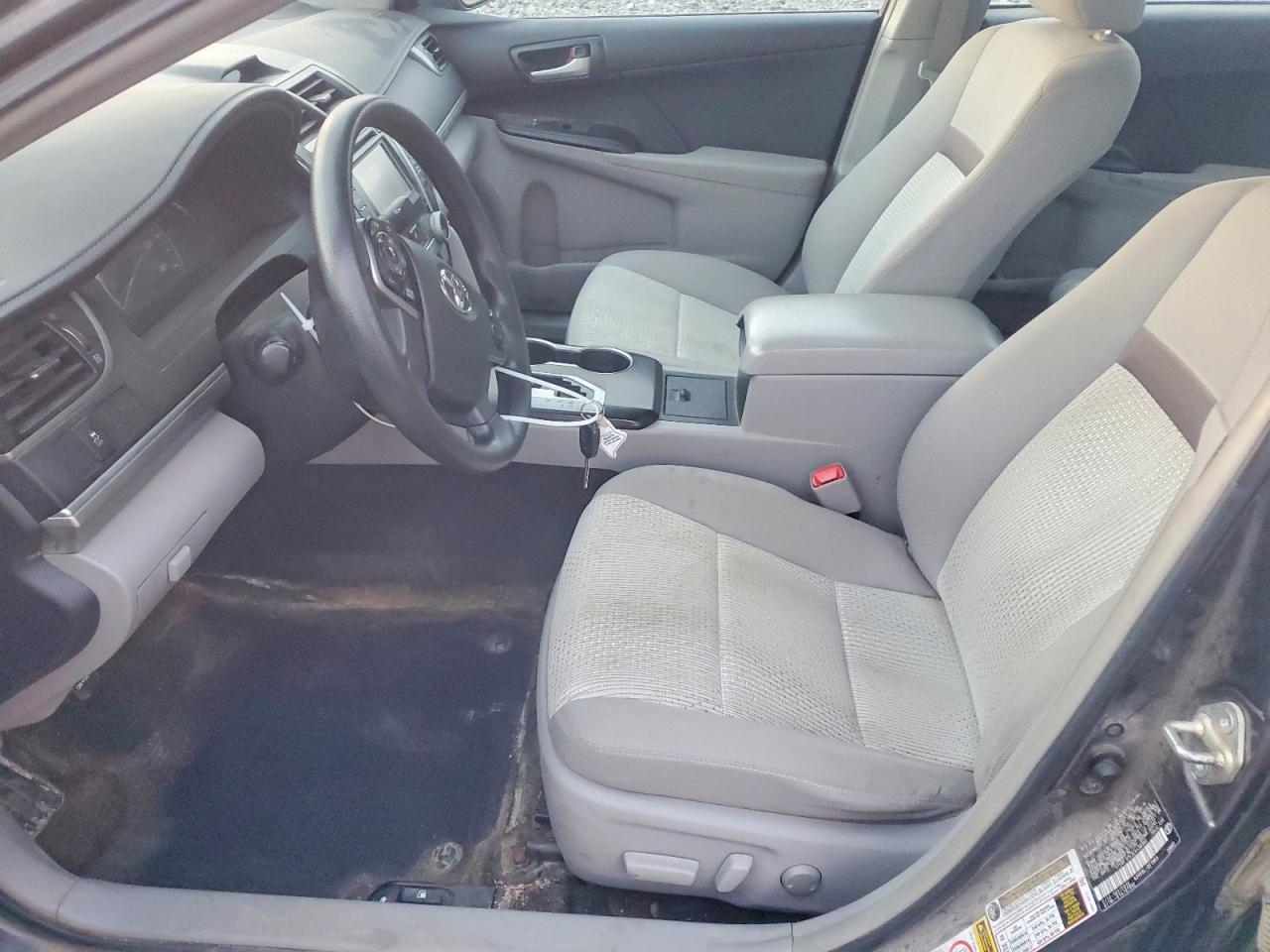 2014 TOYOTA CAMRY L photo 13