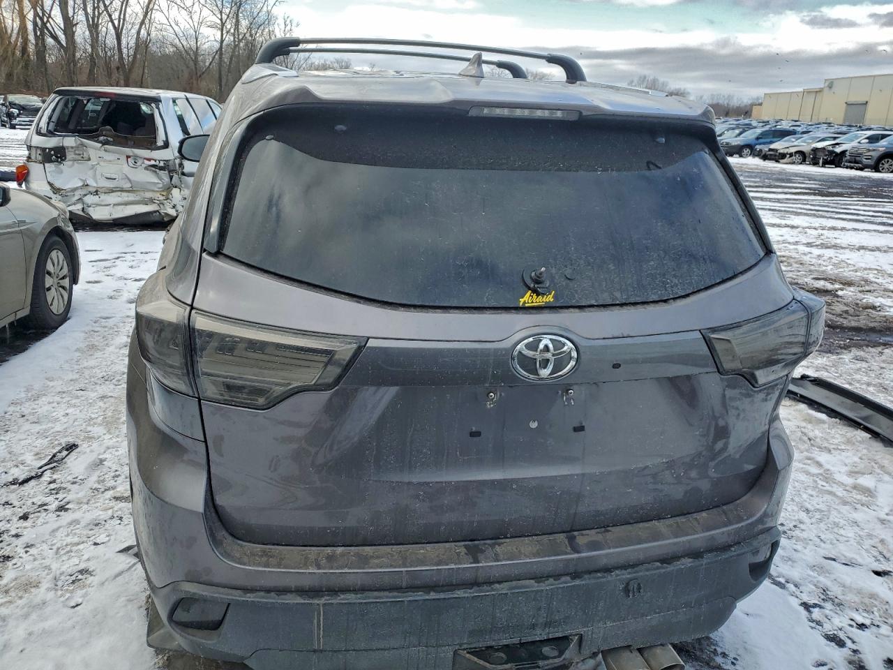 2019 TOYOTA HIGHLANDER SE photo 6