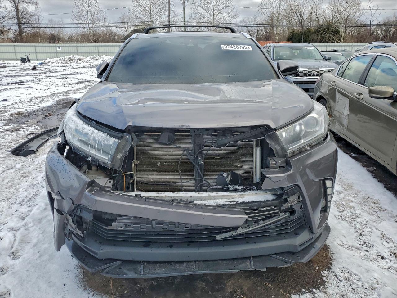 2019 TOYOTA HIGHLANDER SE photo 5