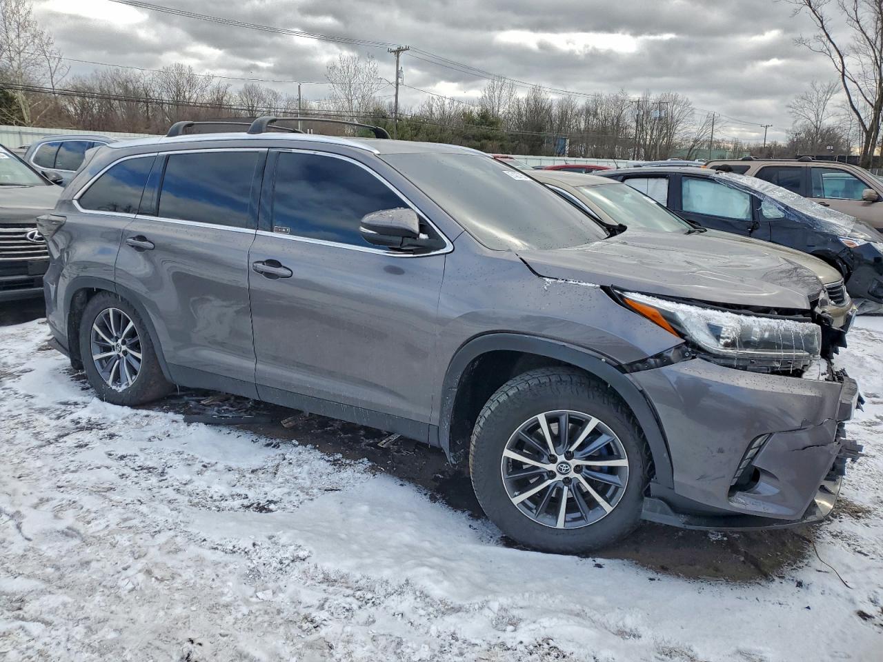2019 TOYOTA HIGHLANDER SE photo 4
