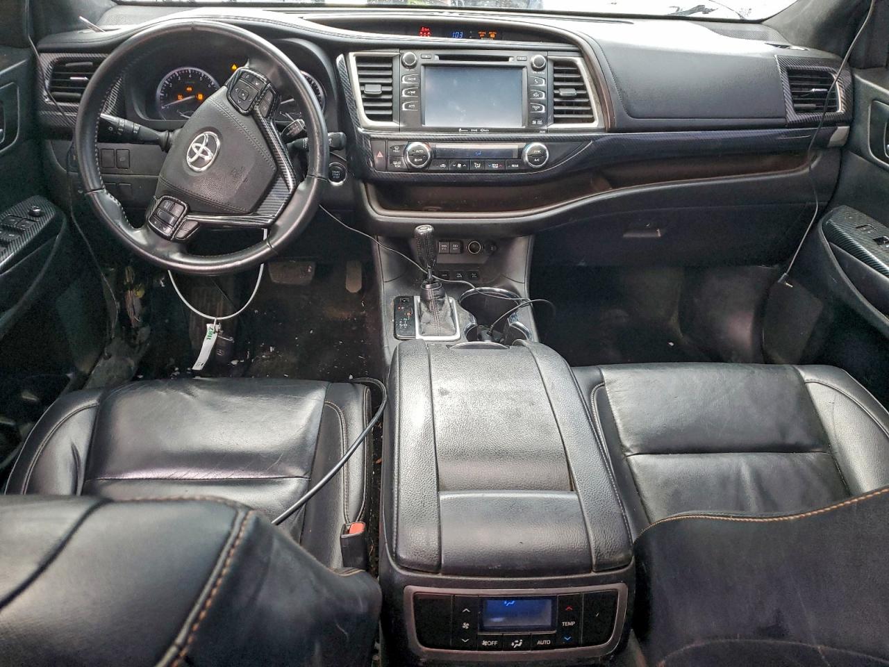 2019 TOYOTA HIGHLANDER SE photo 8