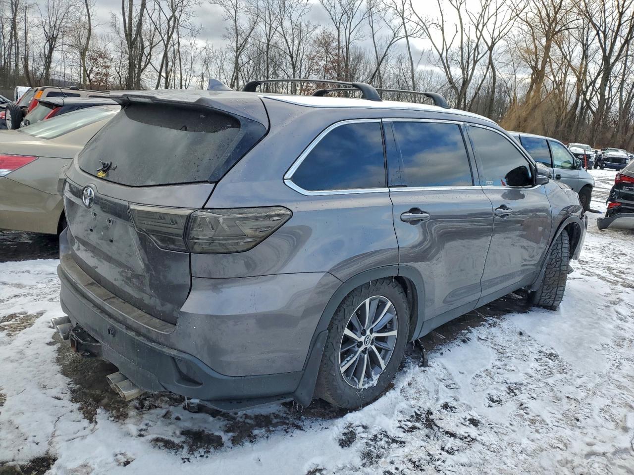2019 TOYOTA HIGHLANDER SE photo 3