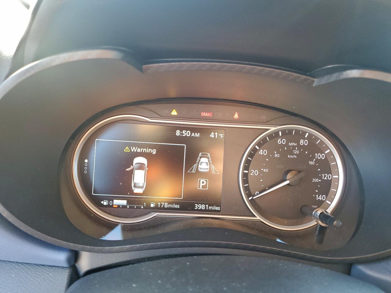 2025 NISSAN VERSA SV photo 9