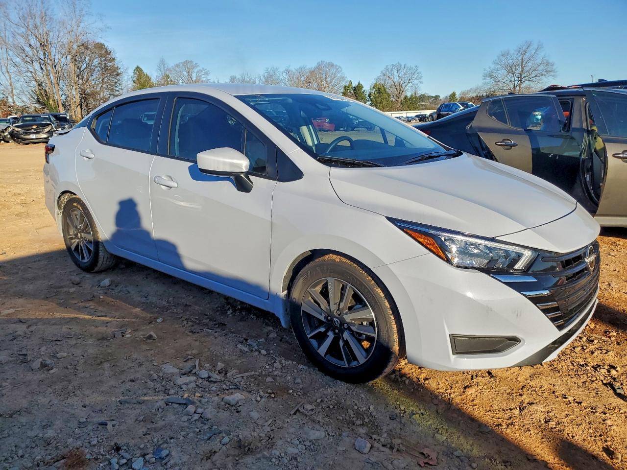 2025 NISSAN VERSA SV photo 4