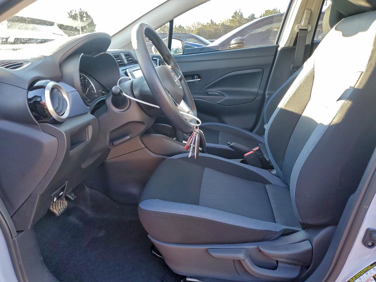 2025 NISSAN VERSA SV photo 7