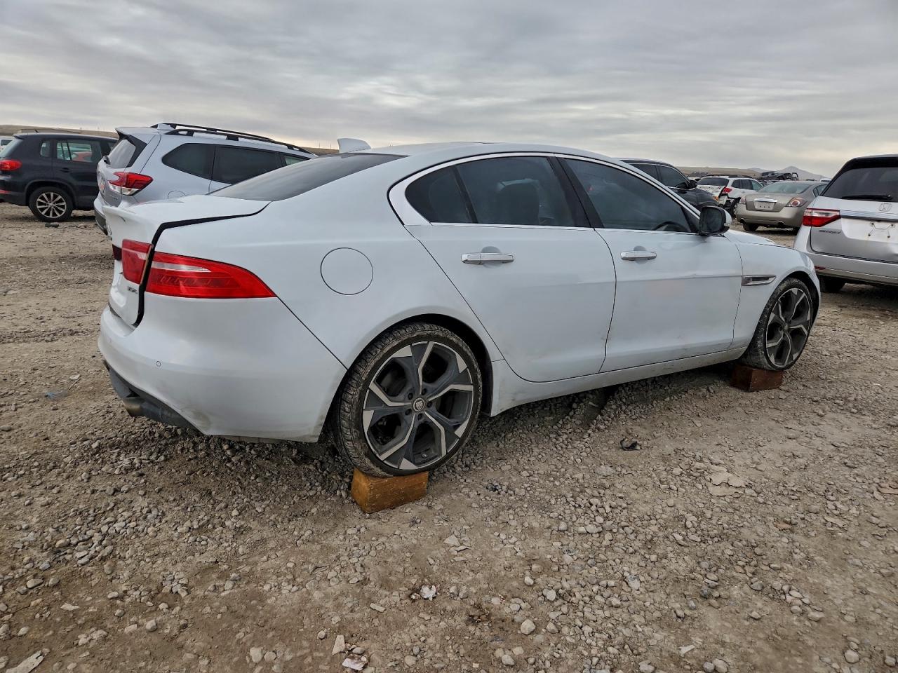 2017 JAGUAR XE FIRST EDITION photo 3