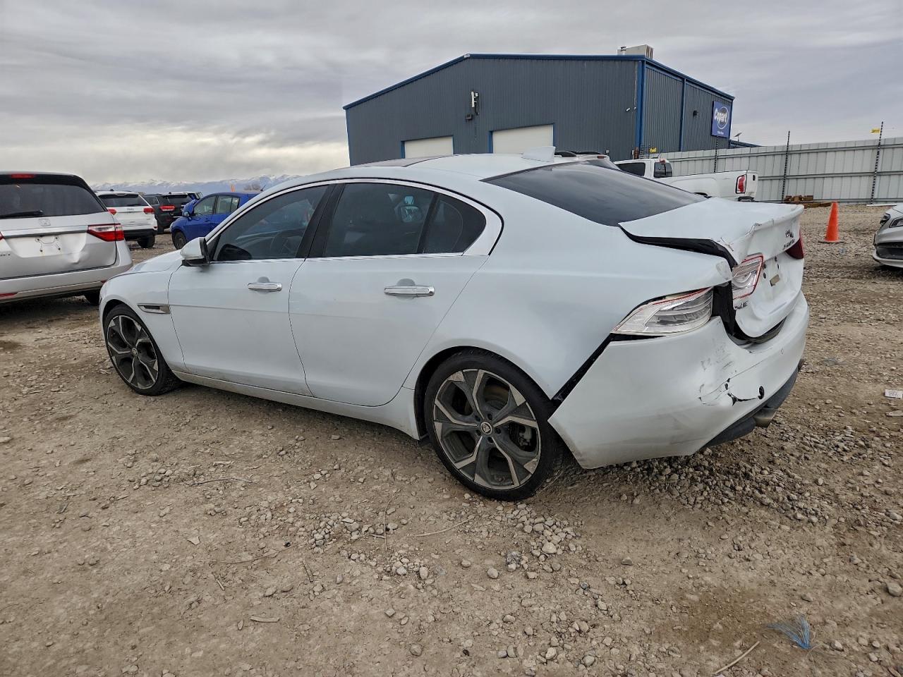 2017 JAGUAR XE FIRST EDITION photo 2