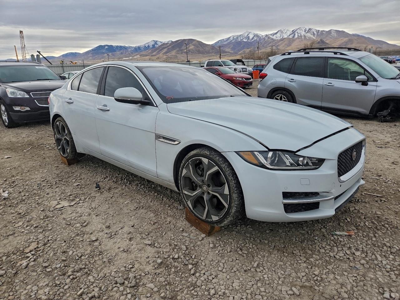 2017 JAGUAR XE FIRST EDITION photo 4
