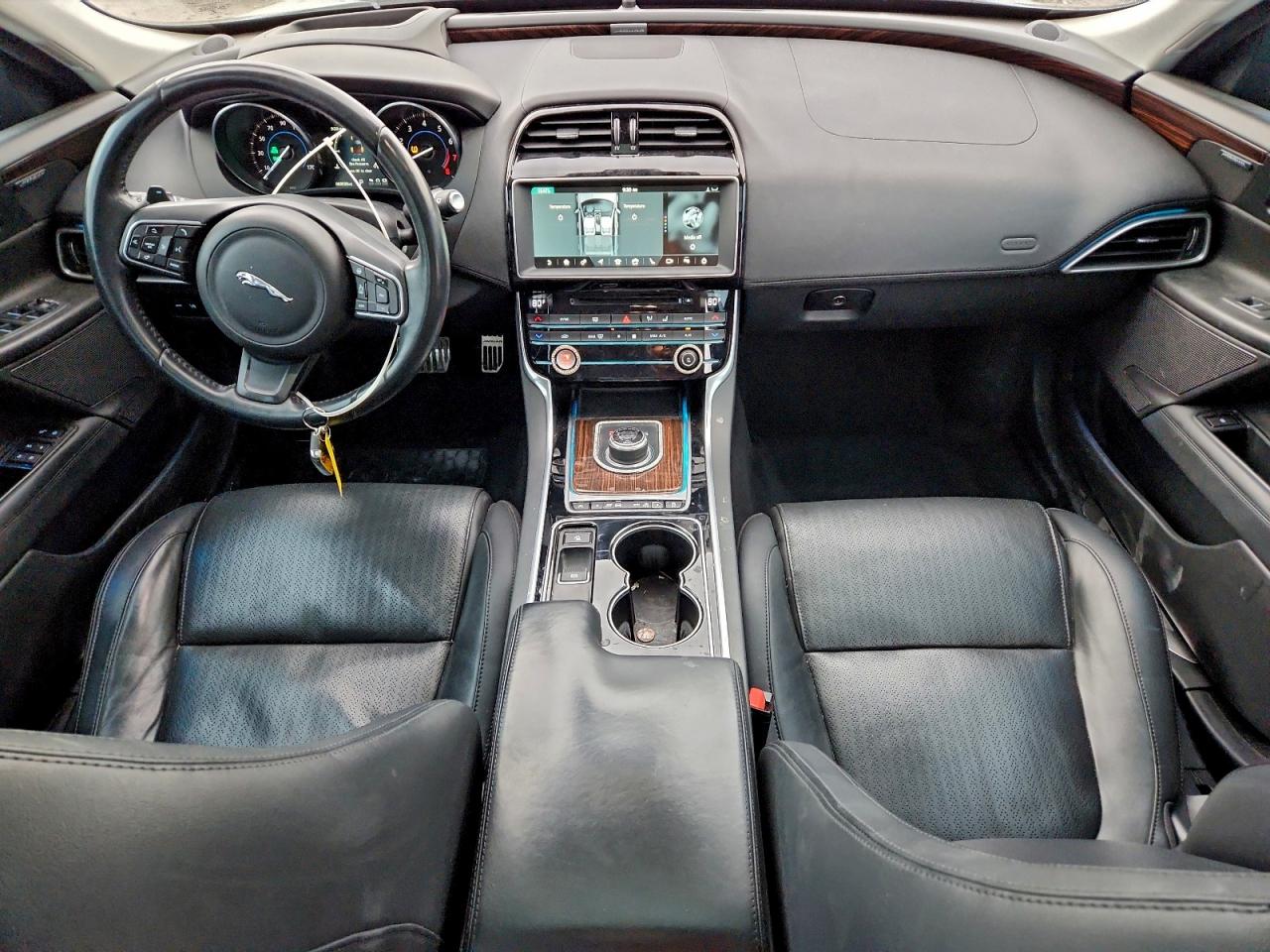 2017 JAGUAR XE FIRST EDITION photo 8