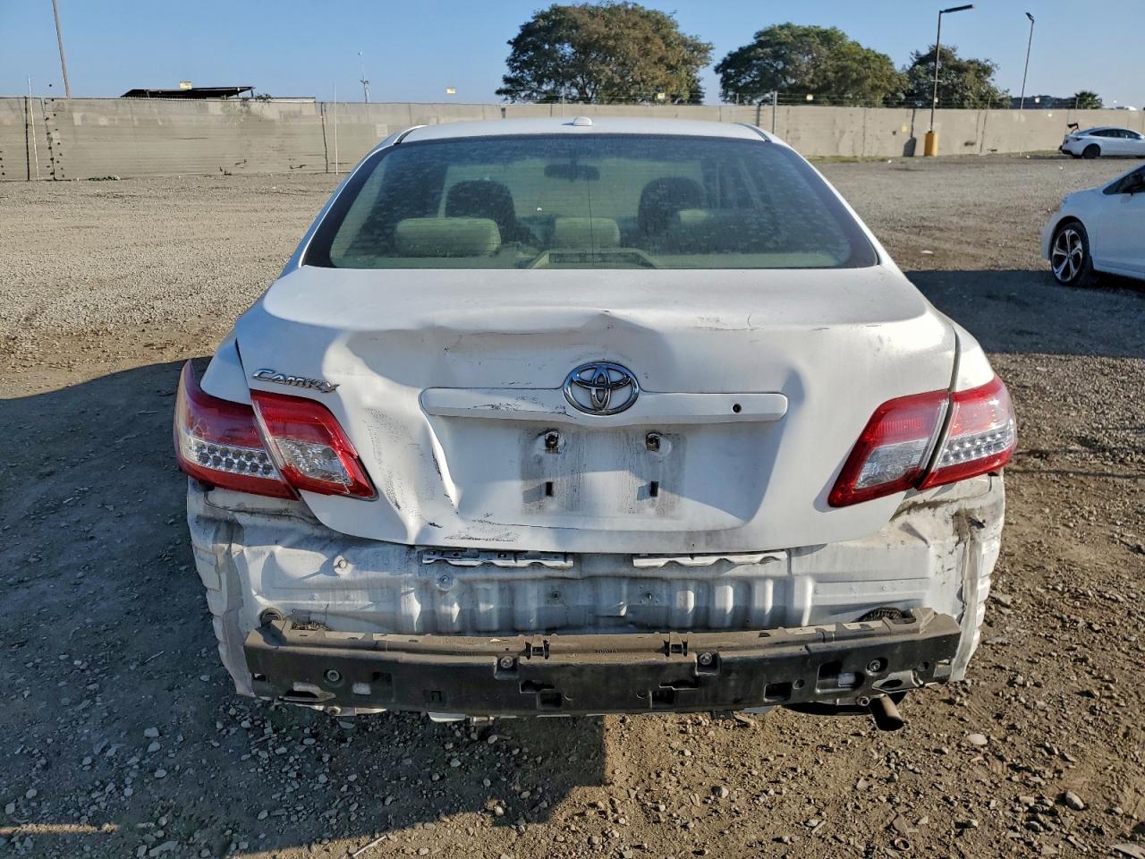 2010 TOYOTA CAMRY BASE photo 6