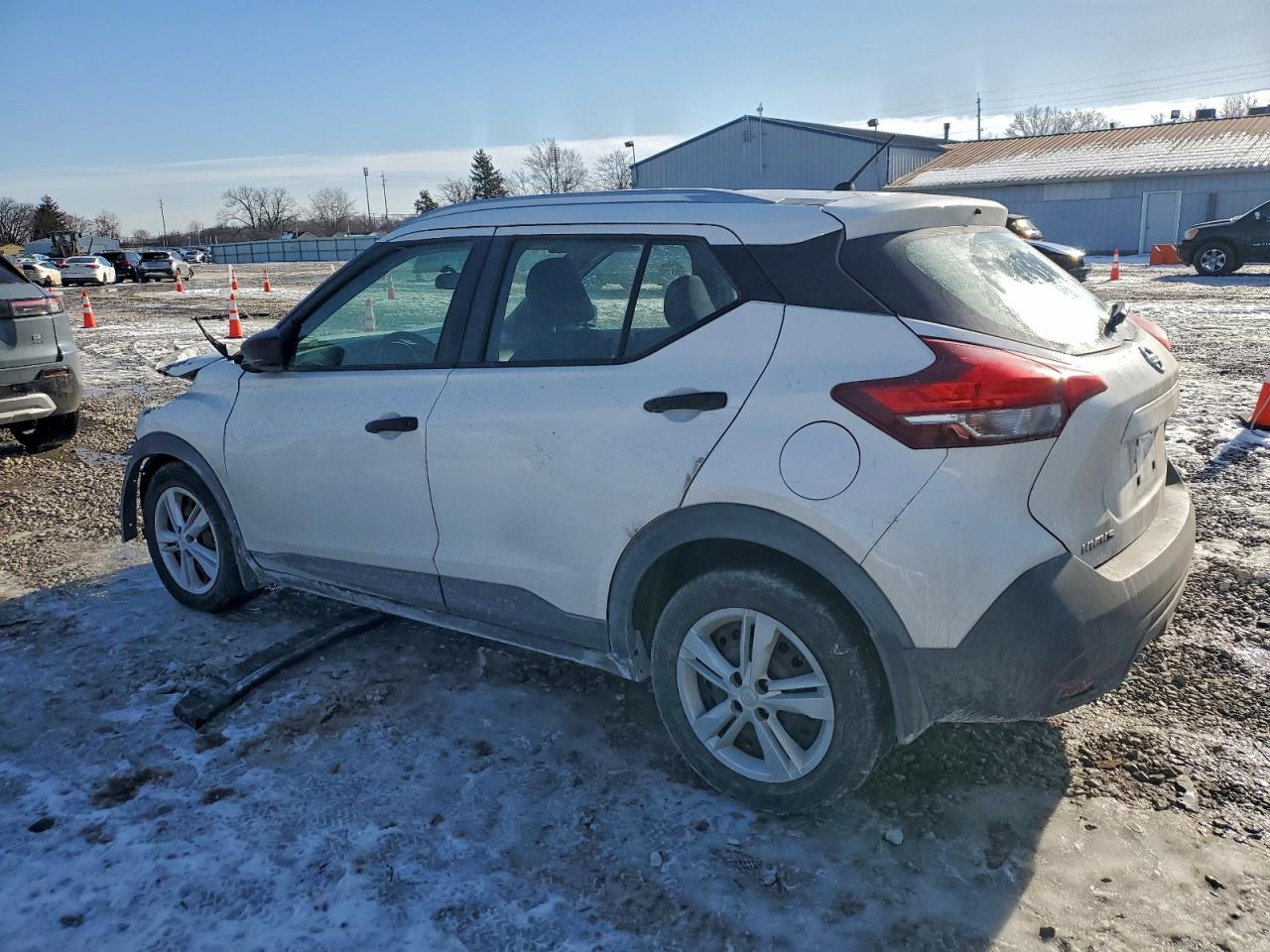 2018 NISSAN KICKS S photo 2