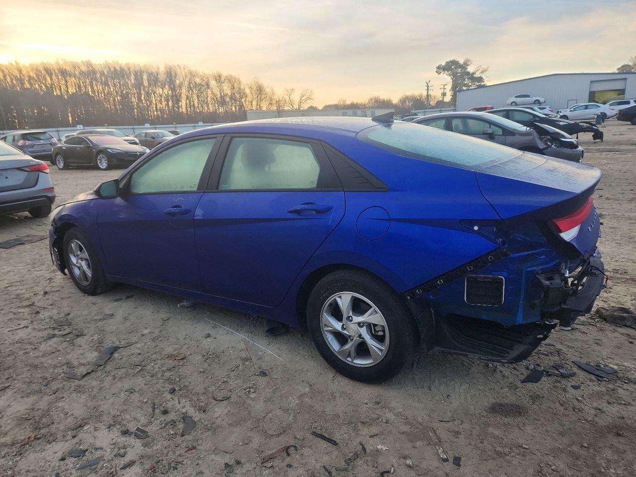 2023 HYUNDAI ELANTRA SE photo 3