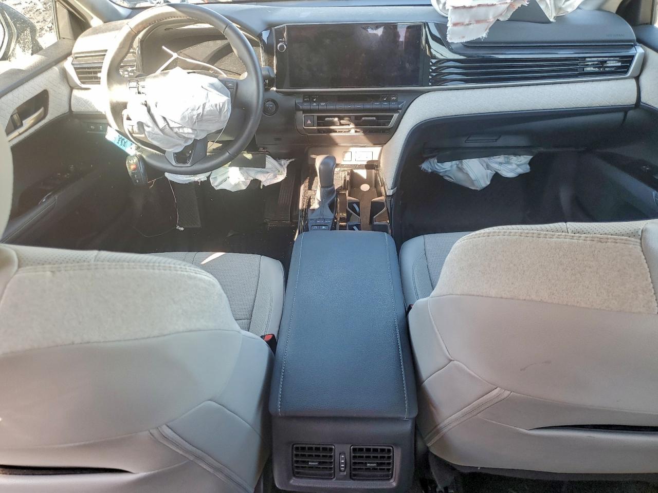 2025 TOYOTA CAMRY XSE photo 8