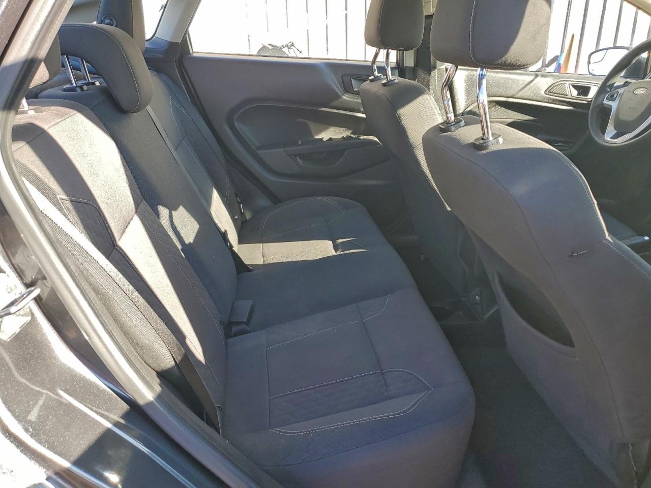 2019 FORD FIESTA SE photo 19