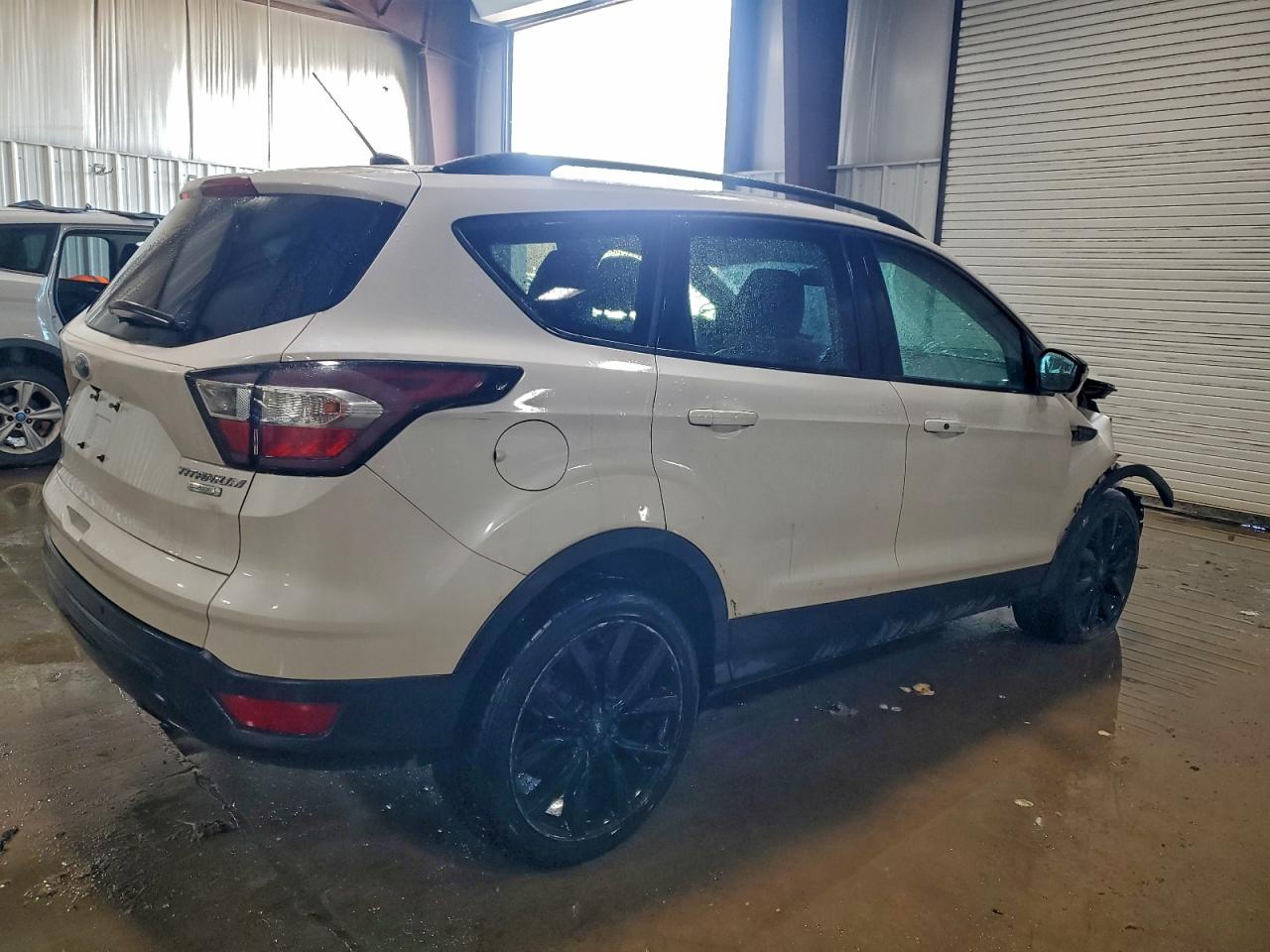 2017 FORD ESCAPE TITANIUM photo 3
