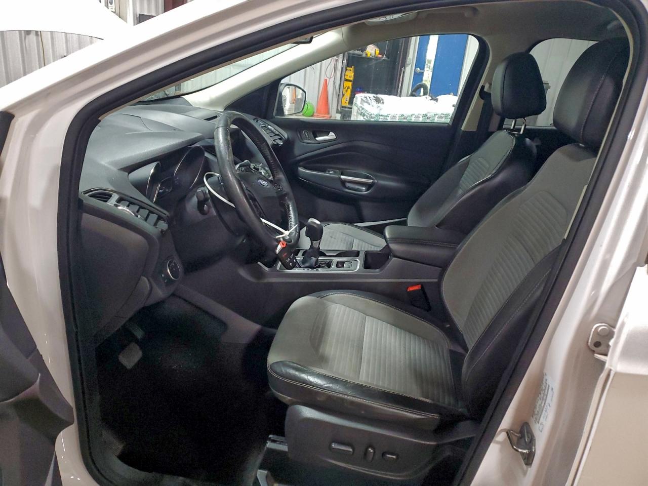 2017 FORD ESCAPE TITANIUM photo 7