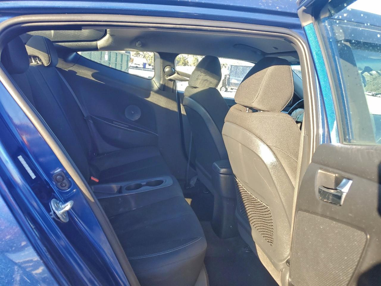 2017 HYUNDAI VELOSTER BASE photo 10