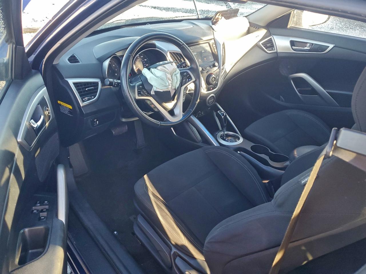 2017 HYUNDAI VELOSTER BASE photo 8