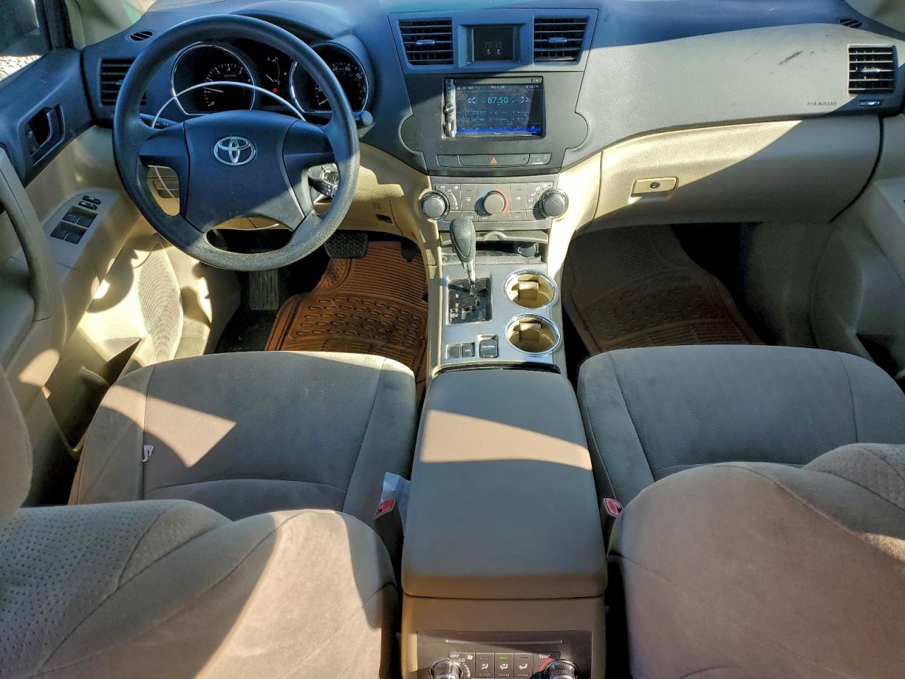 2012 TOYOTA HIGHLANDER BASE photo 8