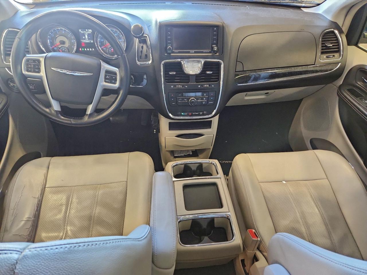2012 CHRYSLER TOWN & COUNTRY TOURING photo 8