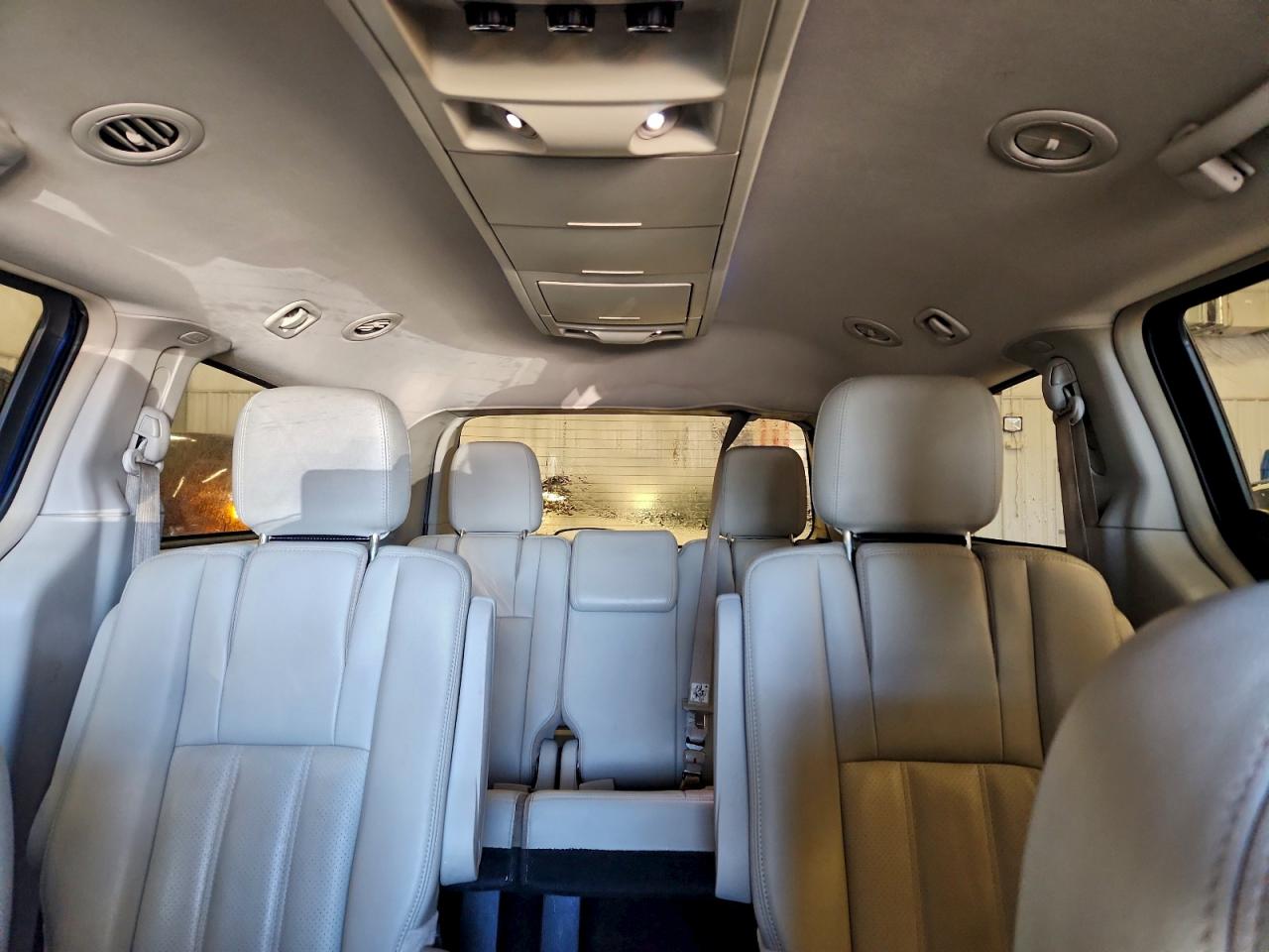 2012 CHRYSLER TOWN & COUNTRY TOURING photo 10
