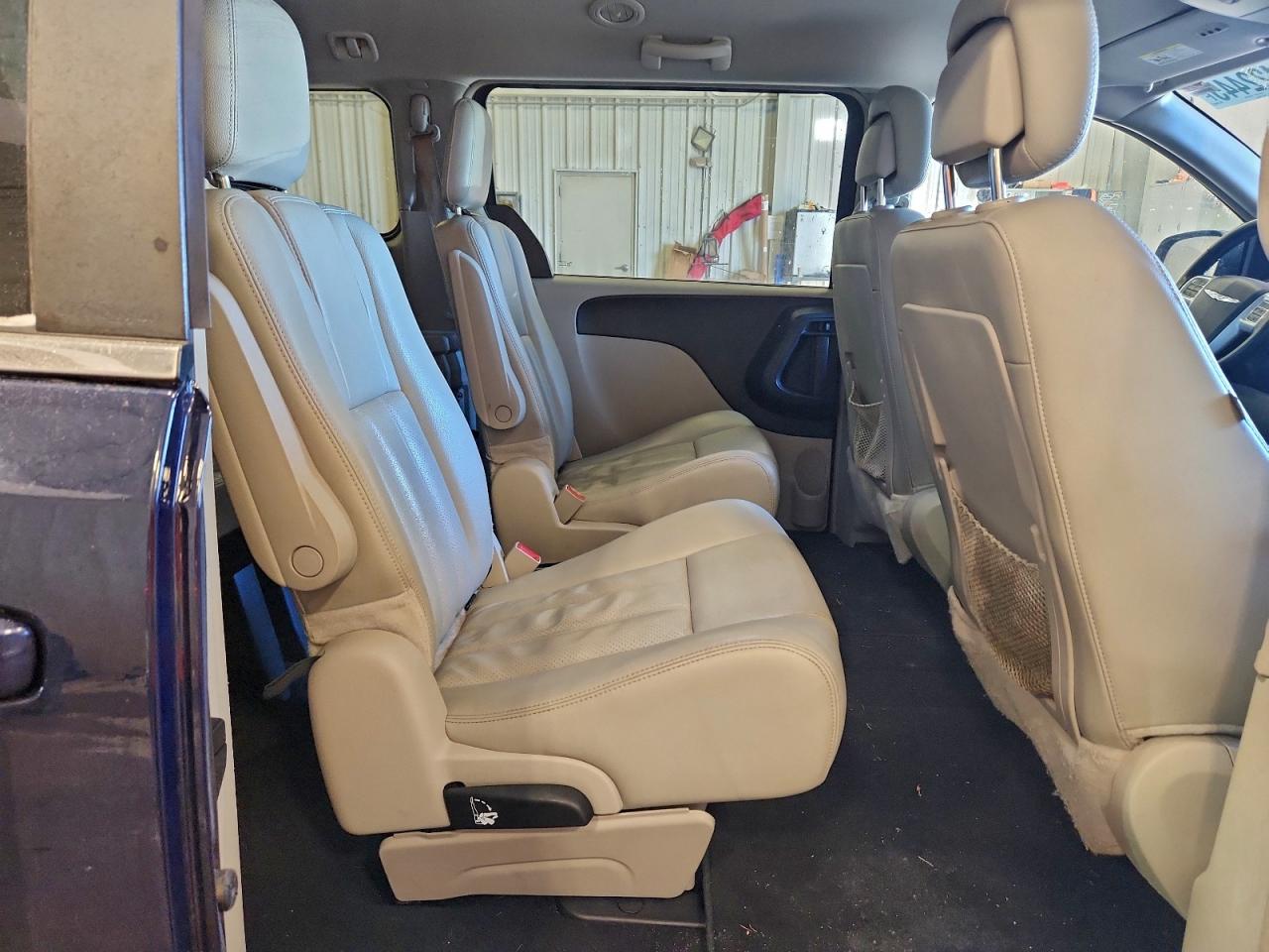 2012 CHRYSLER TOWN & COUNTRY TOURING photo 11