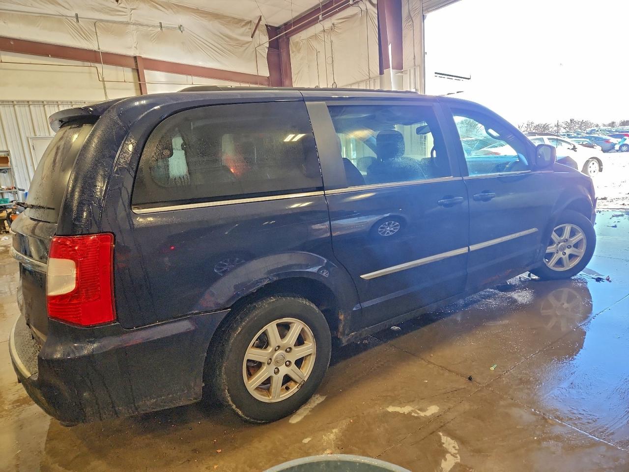 2012 CHRYSLER TOWN & COUNTRY TOURING photo 3