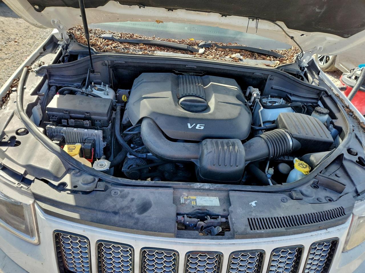 2015 JEEP GRAND CHEROKEE LAREDO photo 11