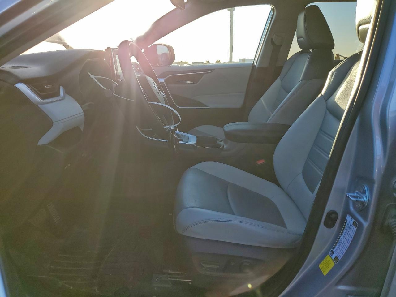 2021 TOYOTA RAV4 XLE PREMIUM photo 7