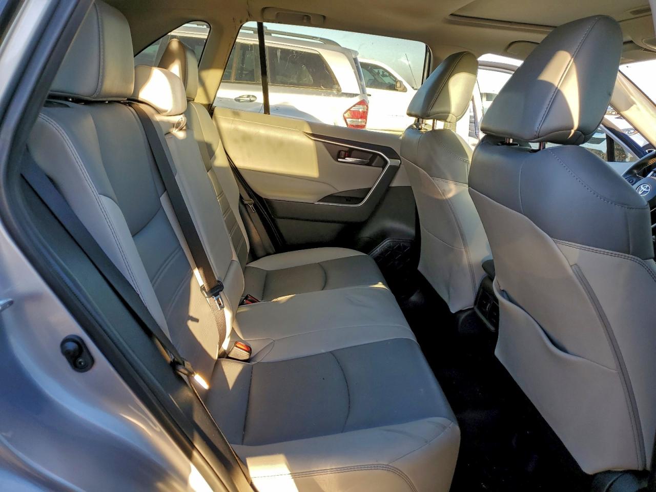 2021 TOYOTA RAV4 XLE PREMIUM photo 10