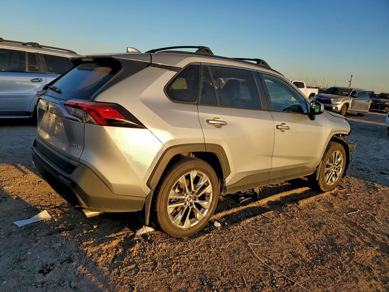2021 TOYOTA RAV4 XLE PREMIUM photo 3