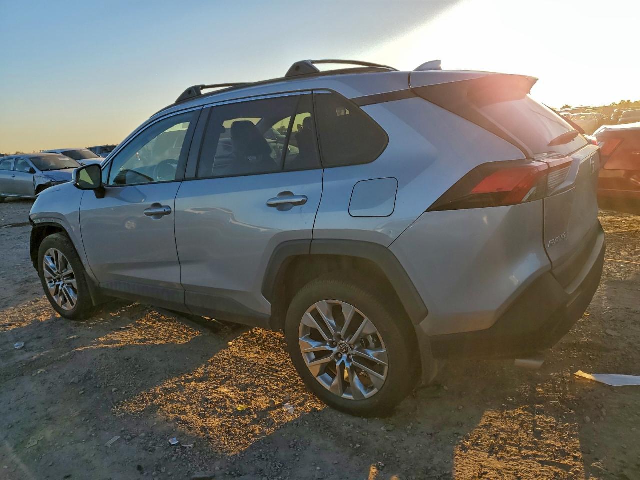 2021 TOYOTA RAV4 XLE PREMIUM photo 2