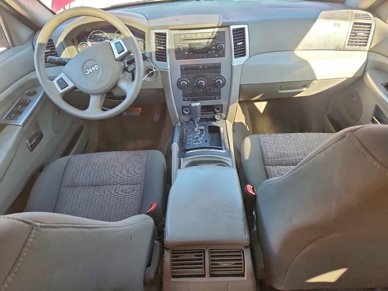 2010 JEEP GRAND CHEROKEE LAREDO photo 8